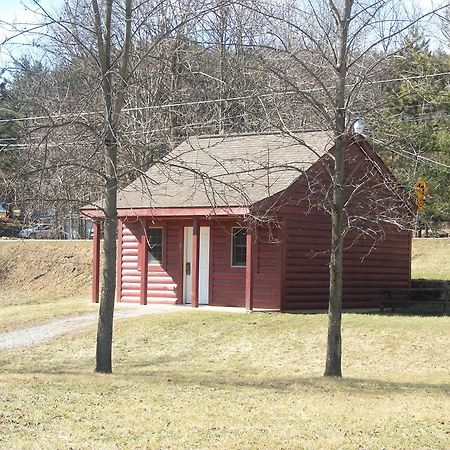 Mohican Little Brown Inn Loudonville Exterior foto